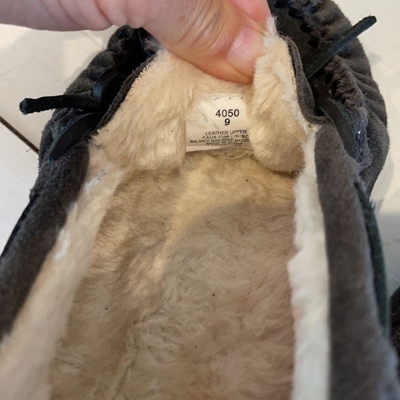 minnetonka® Cally Women's Slippers Dark Gray - Picture 9 of 9